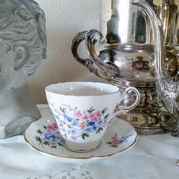 Cottage Core English Tea Cup - Picture 2 of 5